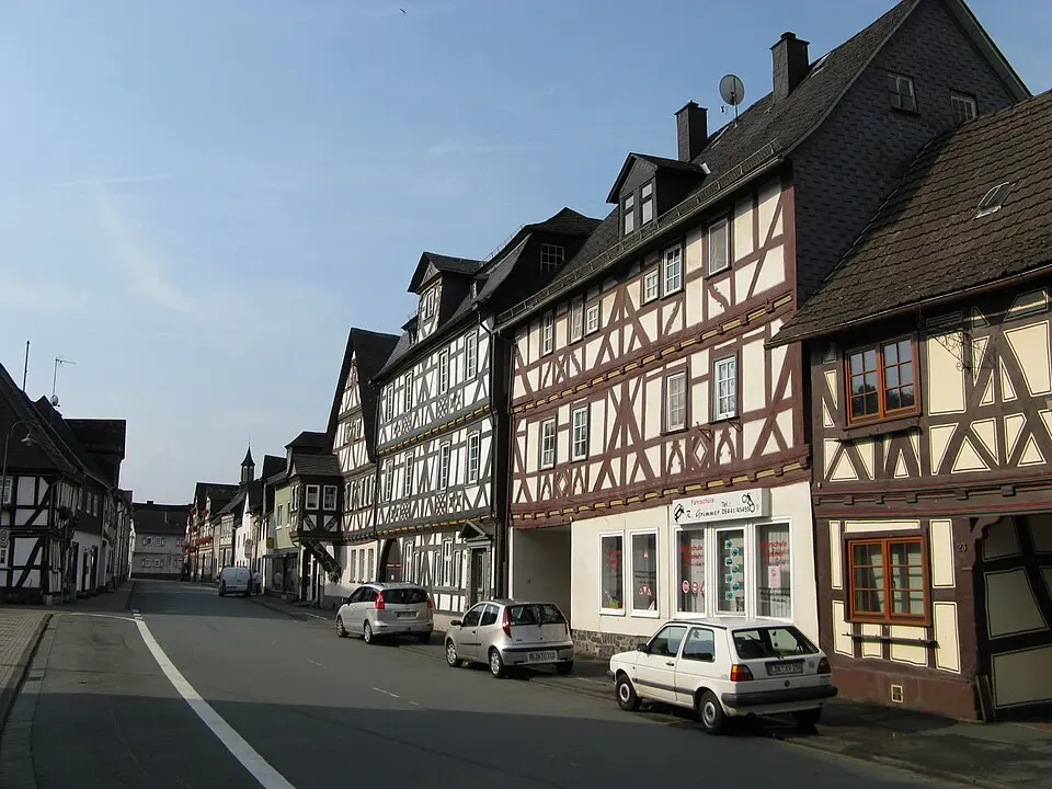 Leun – city view
